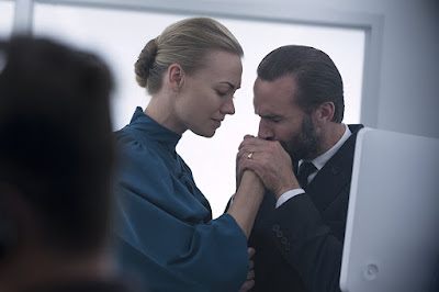 The Handmaid's Tale Season 2 Yvonne Strahovski and Joseph Fiennes Image 2