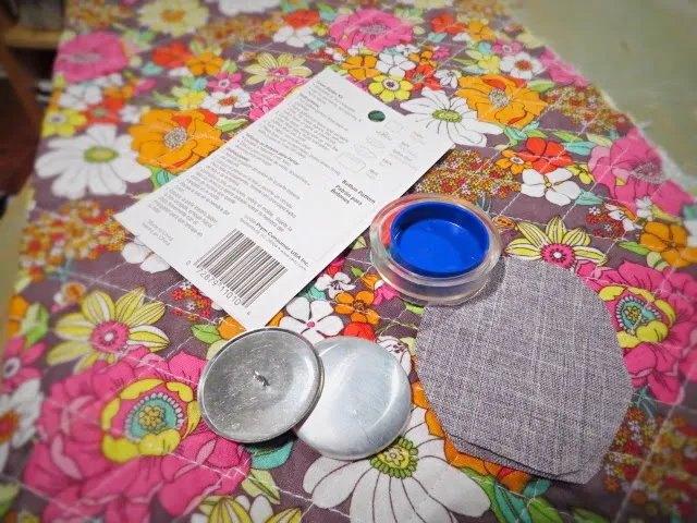 button kit and supplies for pillow