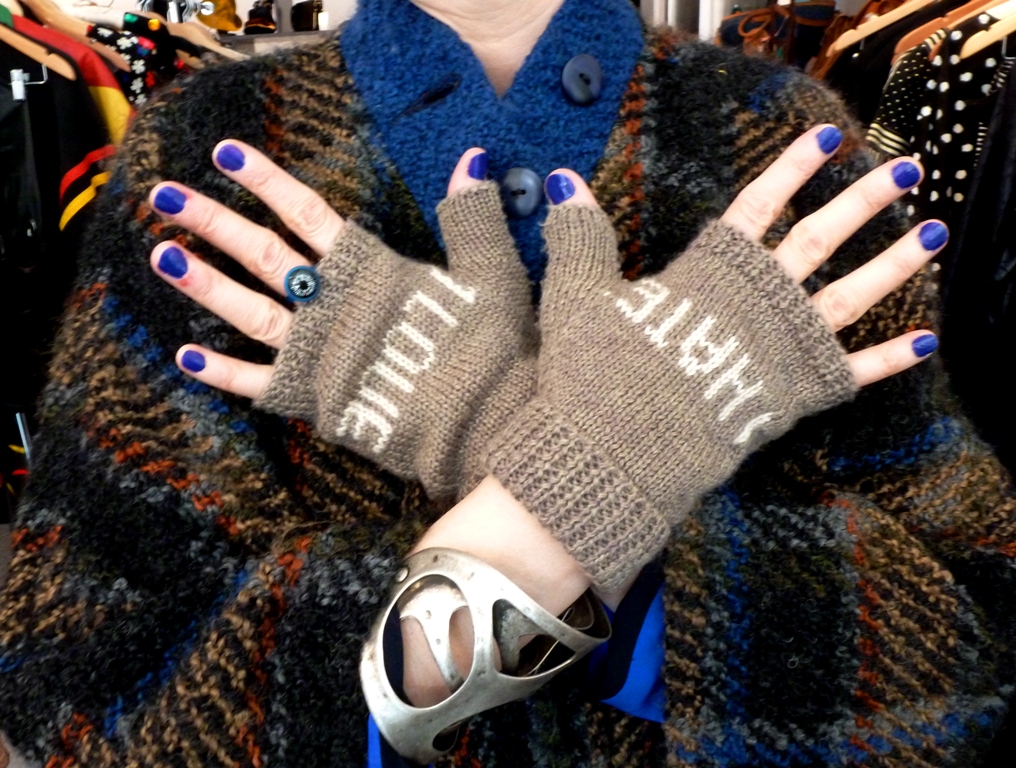 Idiosyncratic Fashionistas: In Which the Idiosyncratic Fashionistas Bib ...