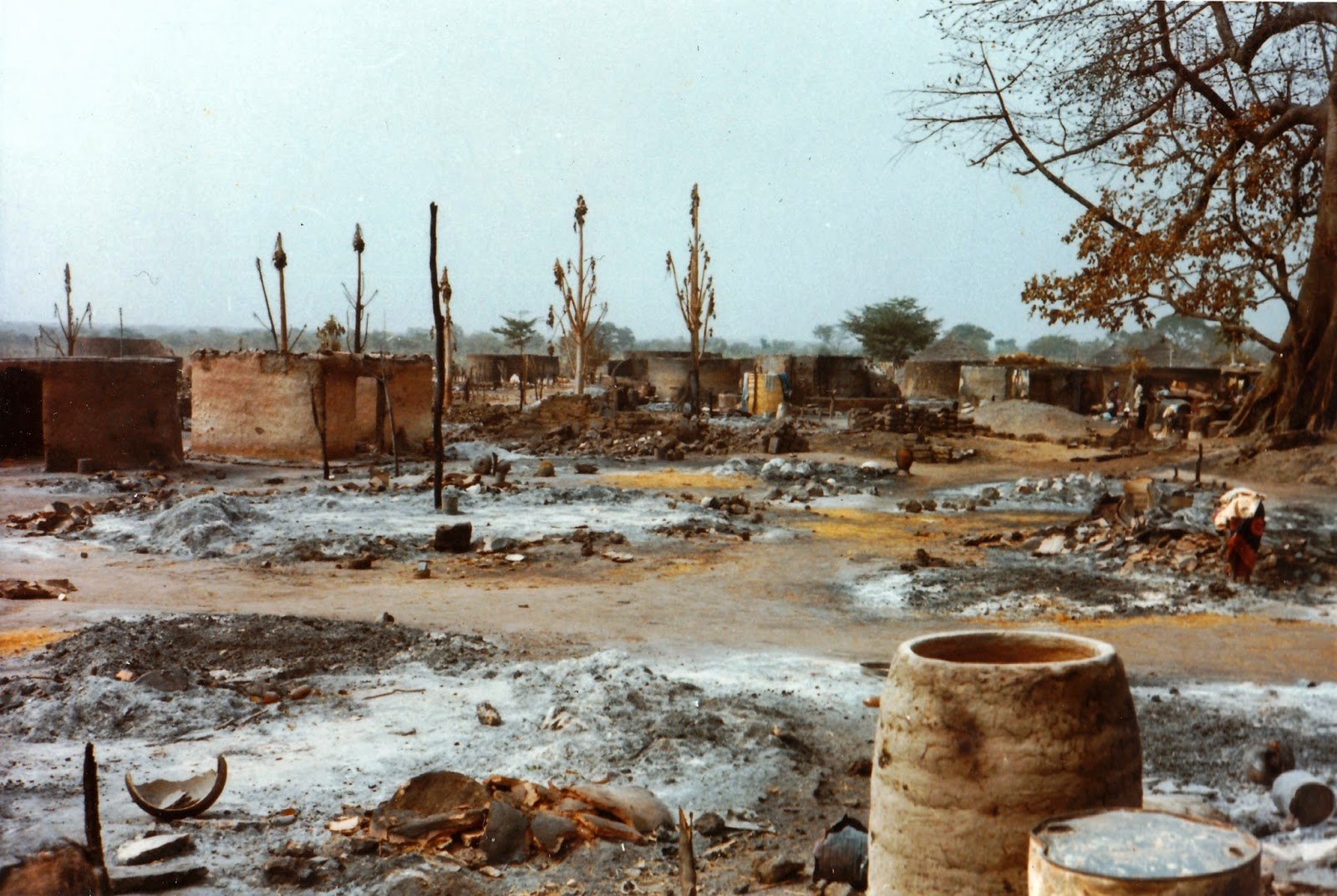 Luís Graça & Camaradas da Guiné: Guiné 61/74 - P24743: Ataques ou  flagelações com foguetões 122 mm: testemunhos (2): Nova Lamego, 5 de abril  de 1970: seis jactos do povo, sem consequências
