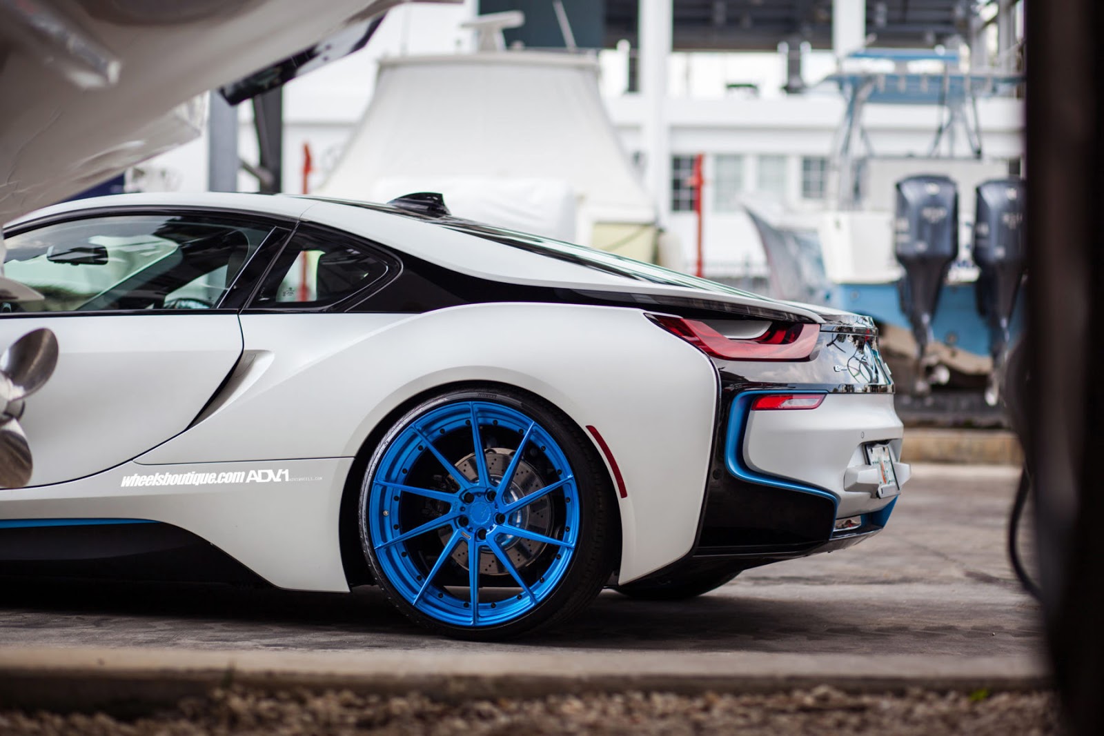 BMW i8 on adv1