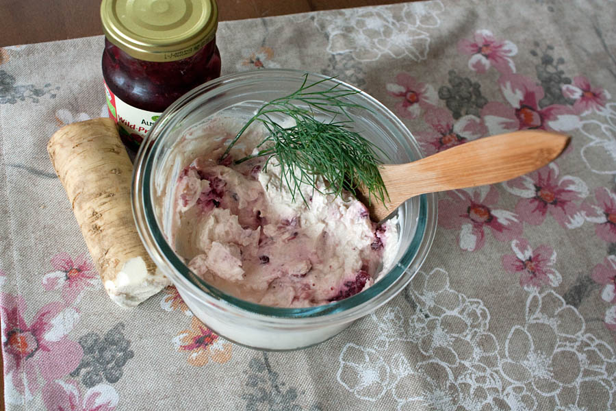 Dip mit Meerrettich und Preiselbeeren