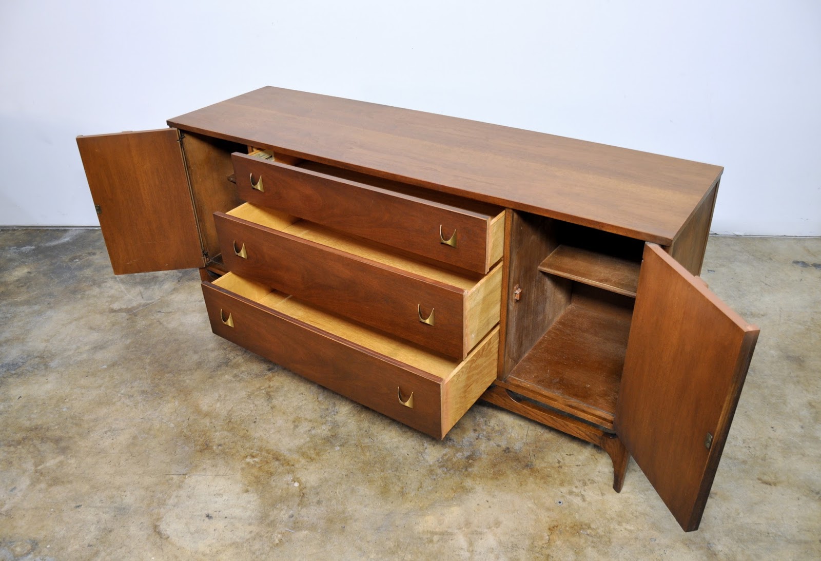 SELECT MODERN Broyhill Brasilia Credenza, Buffet, Sideboard, Bar or
