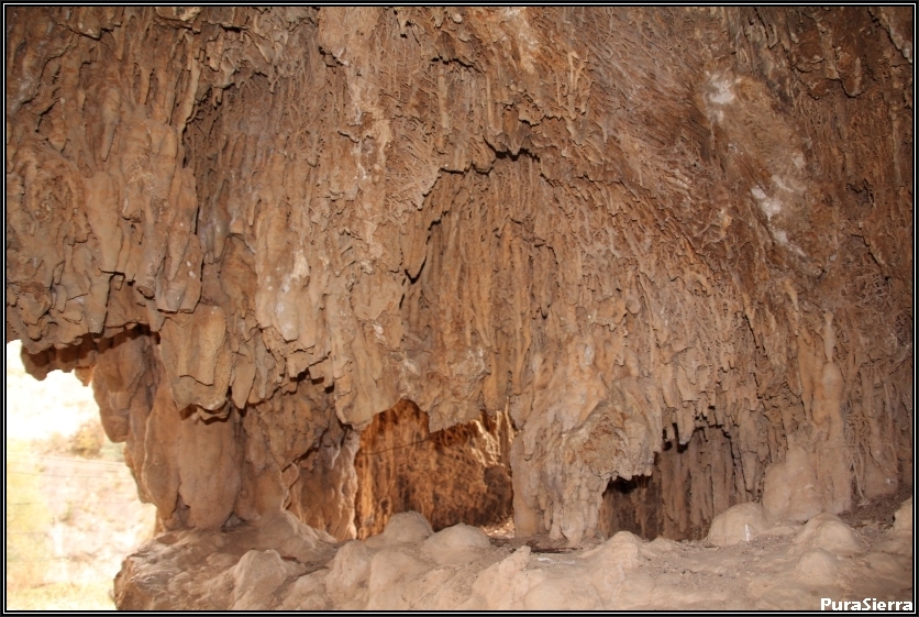 Cueva Tobácea de La Hoz De Los Toriles