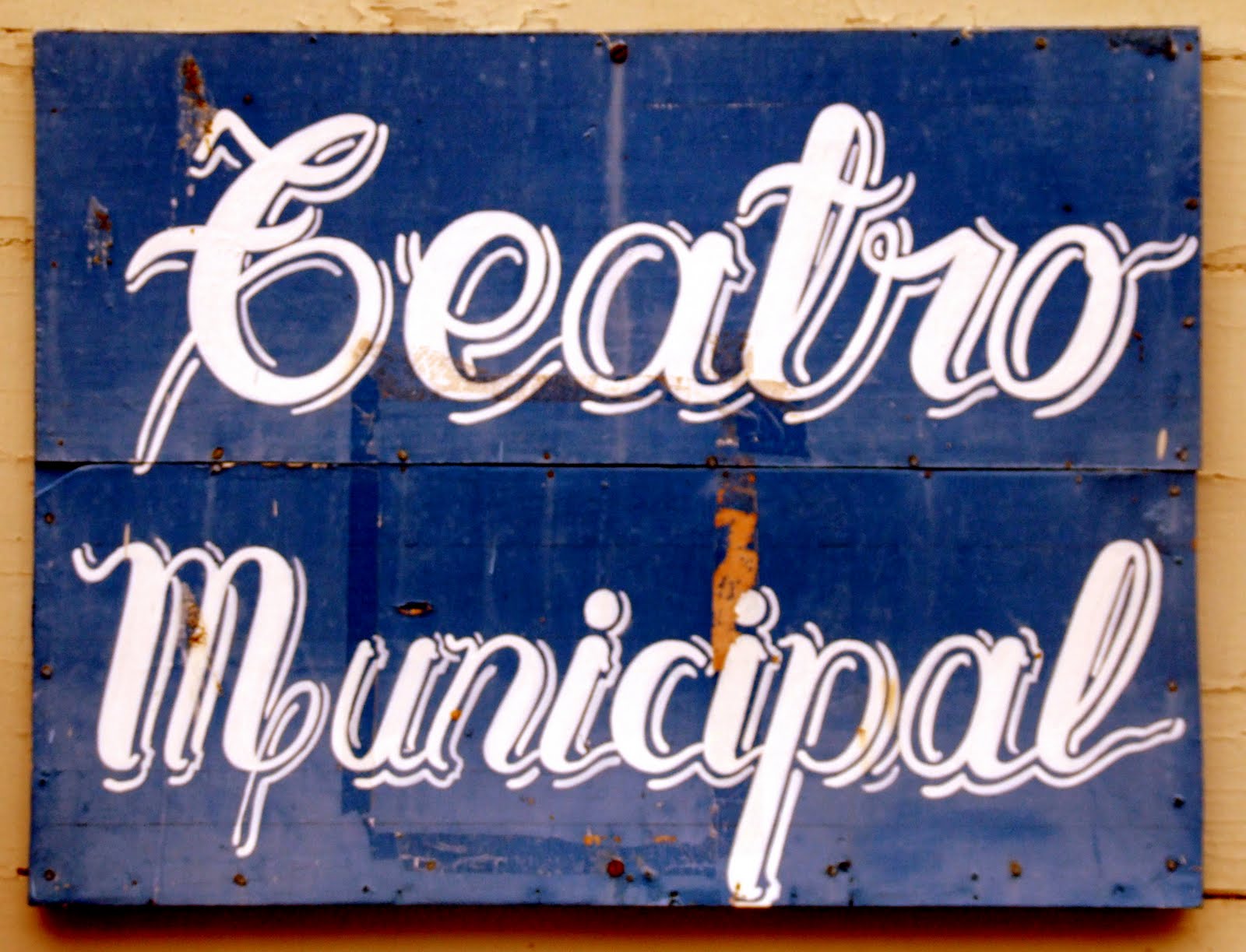 Entre la nuit et la journée En el teatro municipal de Pisagua.