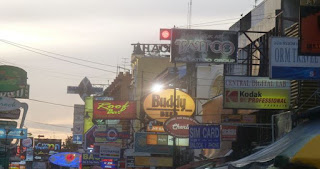 Khaosan o Khao San Road de Bangkok. Khaosan o Khao San Road de Bangkok.