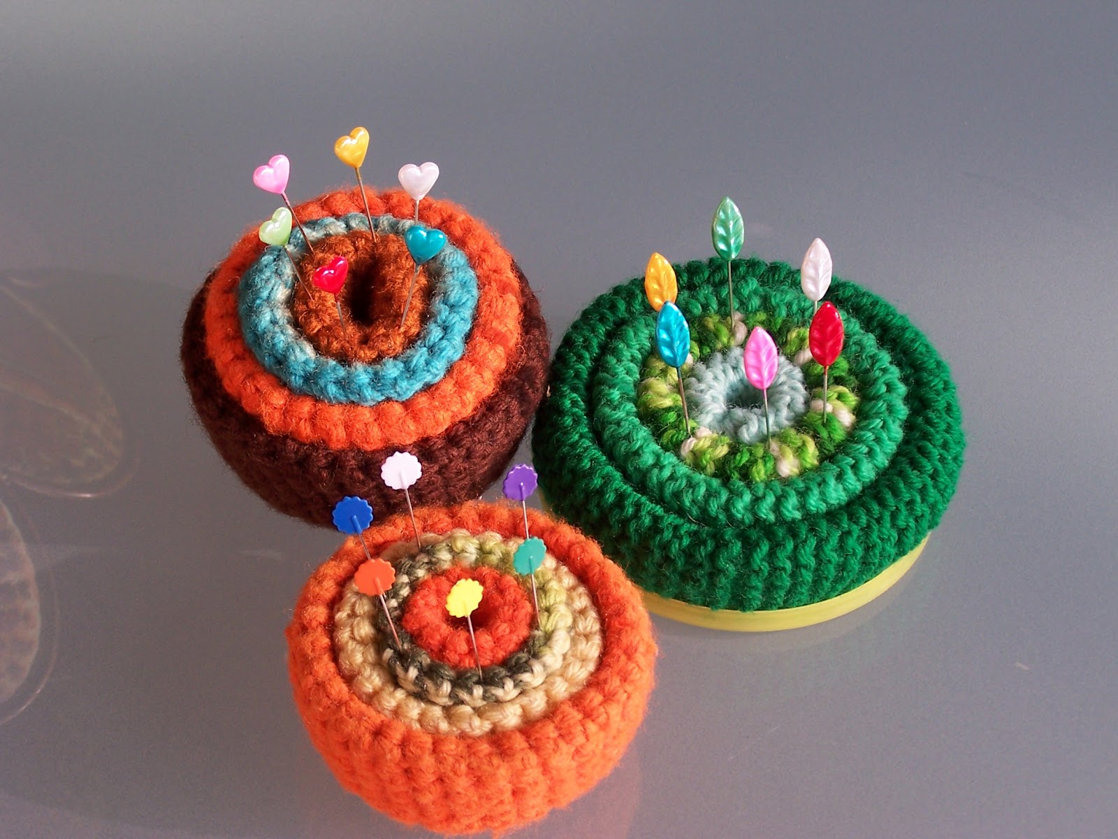 Reminisce... vintage knitted pincushions
