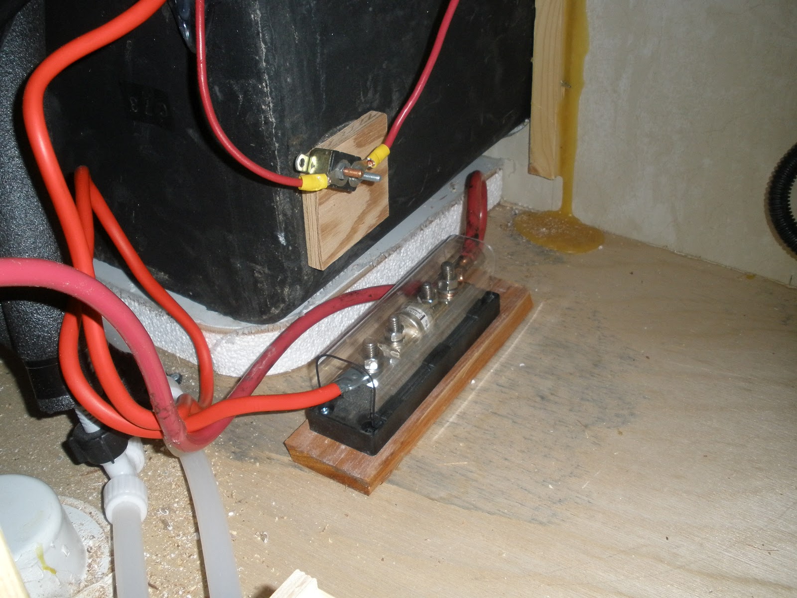 RV.Net Open Roads Forum: Truck Campers: Inverter Wiring from Battery