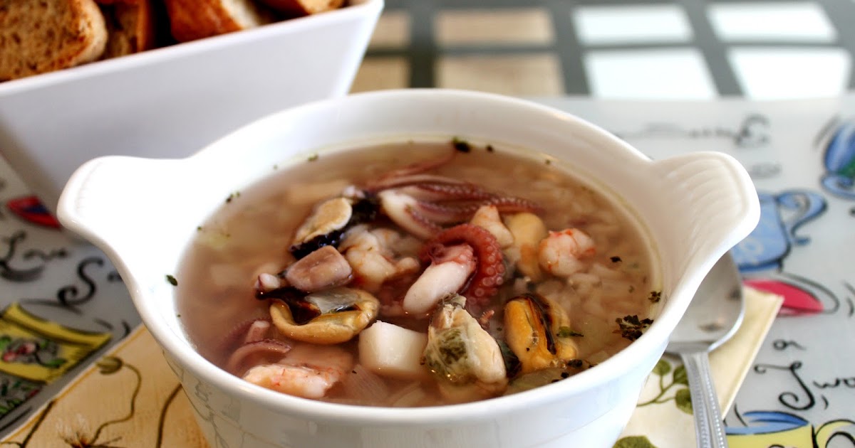 Суп с морепродуктами. Средиземноморское блюдо с морепродуктами. Суп из коктейля морепродуктов рецепт. Суп из коктейля морепродуктов рецепт. Том ям из морского коктейля.