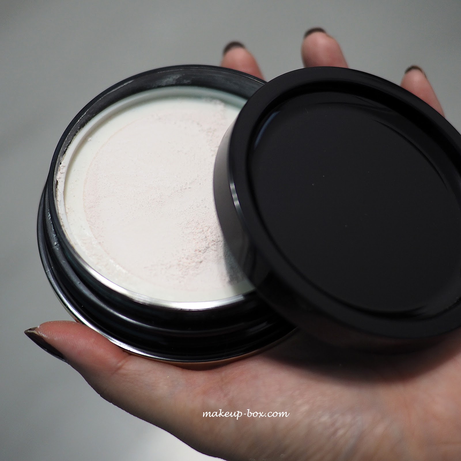 The Makeup Box Cle de Peau Beaute Radiant Cream Foundation and