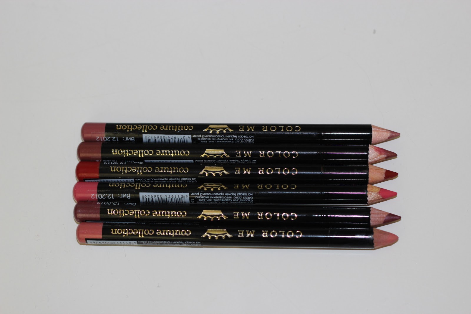 плохие цветные карандаши. оттенки красного цвета карандаши. Faber castell polychromos золото. бежевый цвет карандаша. золотой цвет карандаша.