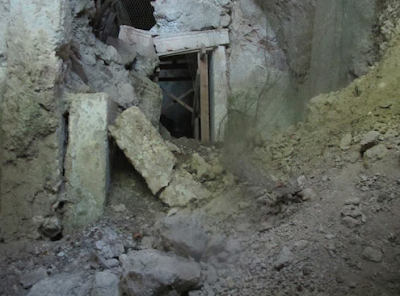 «Αρχαιολογικός Χώρος» Μαρίνας Νάουσας, Ευρώπης Ένας Εγκαταλελειμμένος Τάφος και Ντροπή μας 2017-10-12_165604