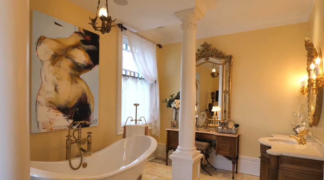 33 Interior Design Photos vs. 22 Bayview Dr, St. Catharines, ON Home Tour