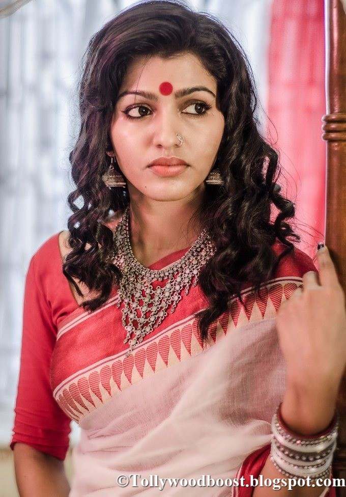 Tamil Actress Dhansika Photo Shoot In White Saree