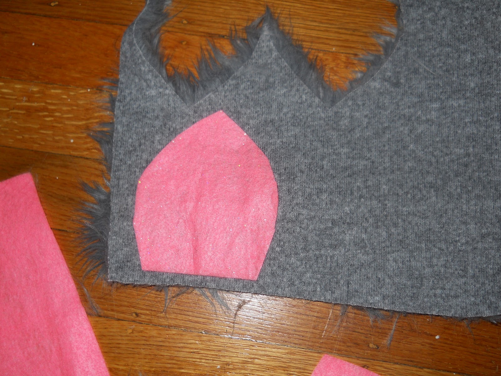 The Frugal Femme: diy cat ears!!