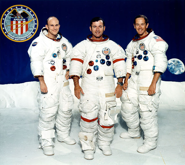 экипаж космического корабля Аполлон-16.