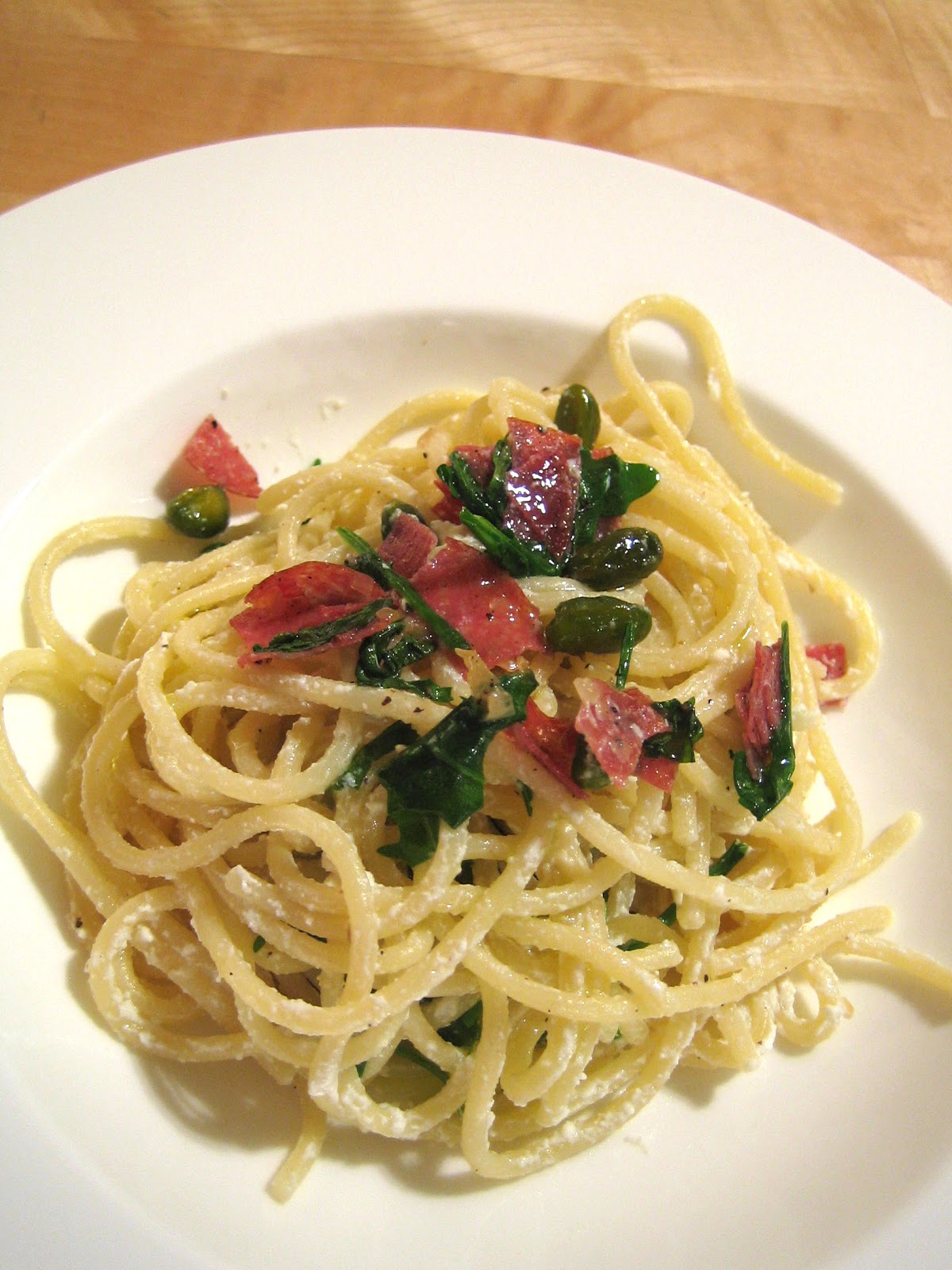 CUISINER BIEN : Spaghetti mit Rucola, Salami und Ricotta