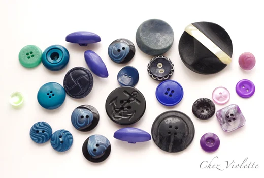 blue vintage buttons colleciton - The collection of vintage button by Chez Violette