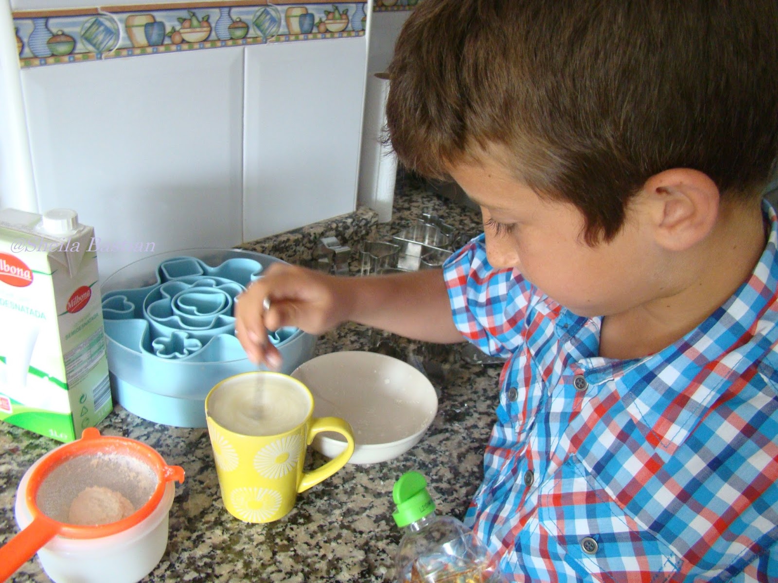 Science Magazine: SCIENCE FAIR PROJECT - TURNING MILK INTO PLASTIC! By