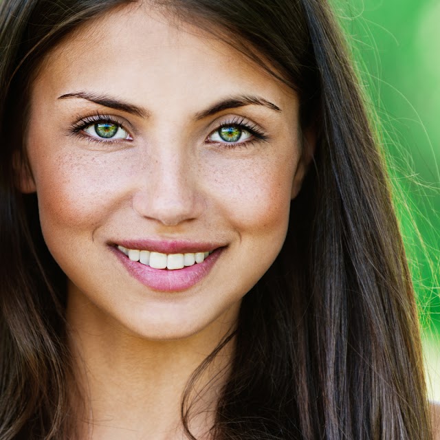 How To Get White And Glowing Teeth Fast