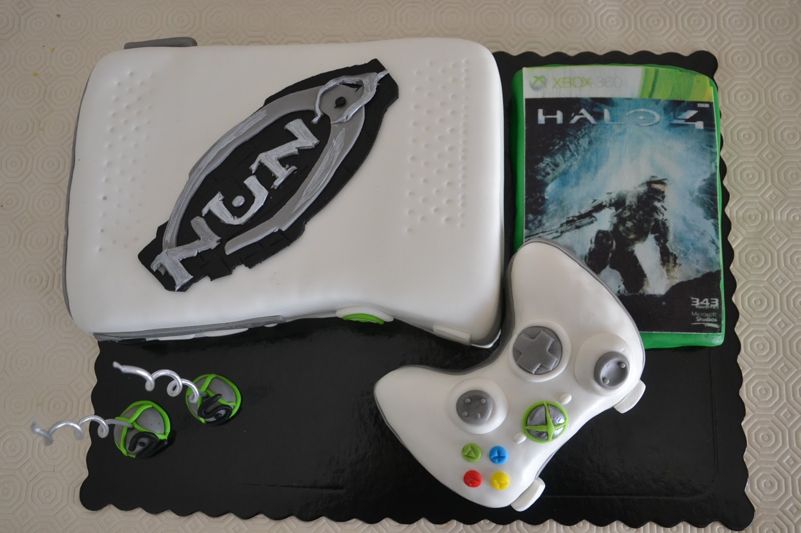 caixinha de bolos: xbox 360 e halo 4 Cake