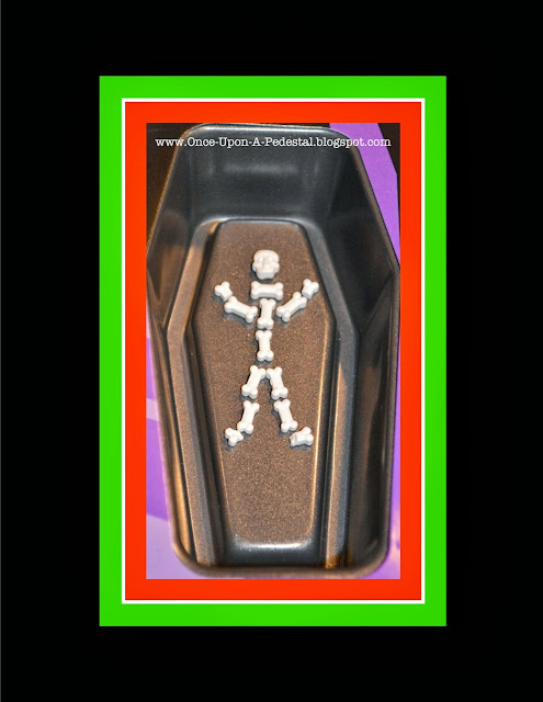 halloween-cake-suprise-inside-skeleton-coffin-free-tutorial-deborah-stauch