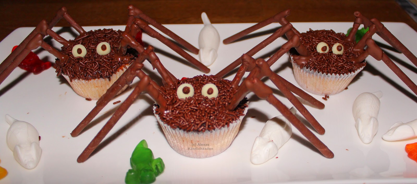 Alexa´s Köstlichkeiten: Schaurige Halloween - Spinnen Cupcakes