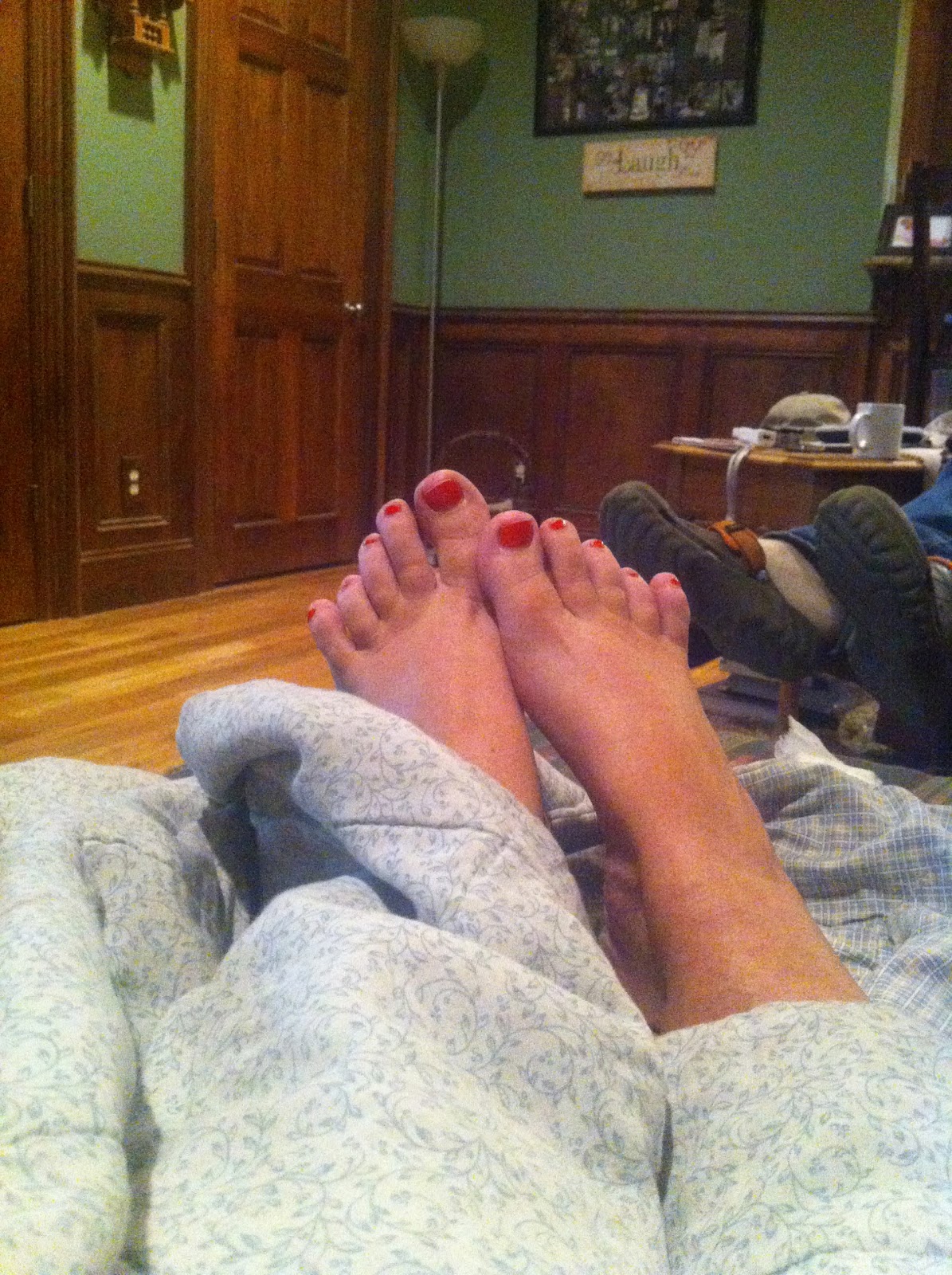 Consider, painted toenails and flip flops Painted toenails and flip flops please, that