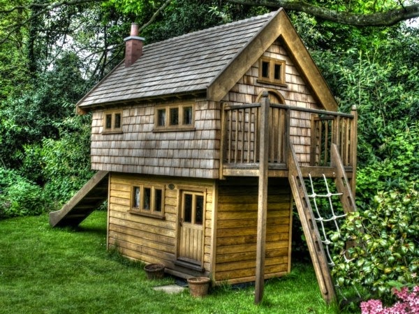 Super fun Playhouse for the kids!