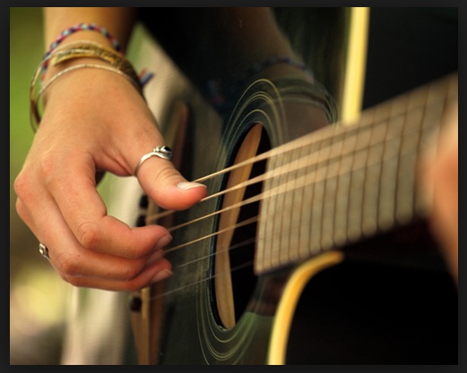 Cara Bermain Gitar Agar Cepat Bisa Berbagai Permainan