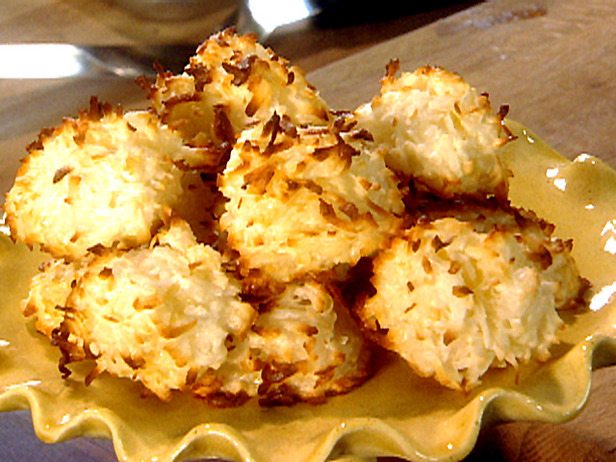 The Domestic Curator: Ina's Coconut Macaroons