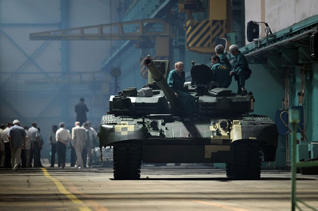 Ucrania quiere ponerse al día con Rusia - por lo menos en la producción de armas. Ch_47_07