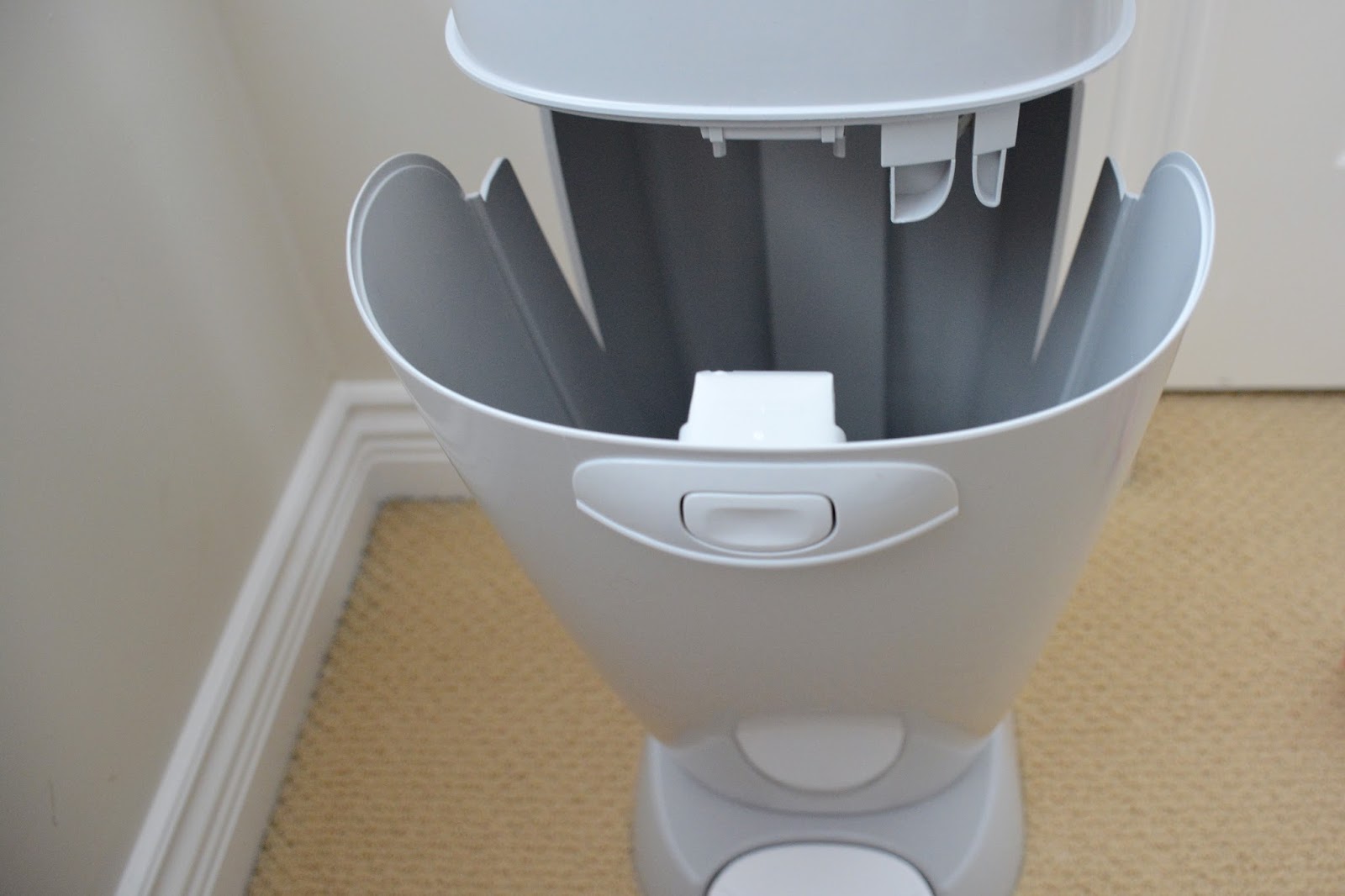The Pampered Baby Diaper Genie Elite {Review + Giveaway}