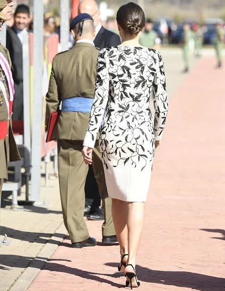 Queen is wearing her Felipe Varela dress. similar Oscar de la Renta dress