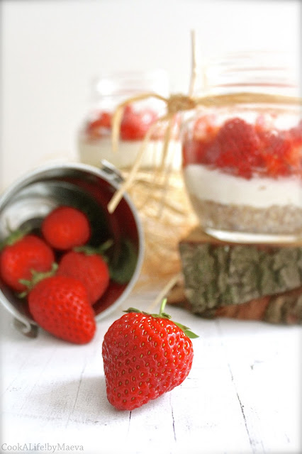 Cook A Life! byMaeva • Petits cheesecakes chèvre frais & fraises en pots { sans cuisson, sans gluten }