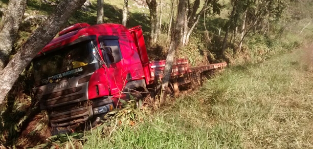 Manoel Ribas: Internautas registram mais um acidente e buracos na Rodovia PR-487