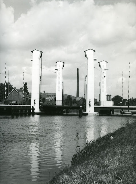 Подъемный мост на канале Вильгельмина