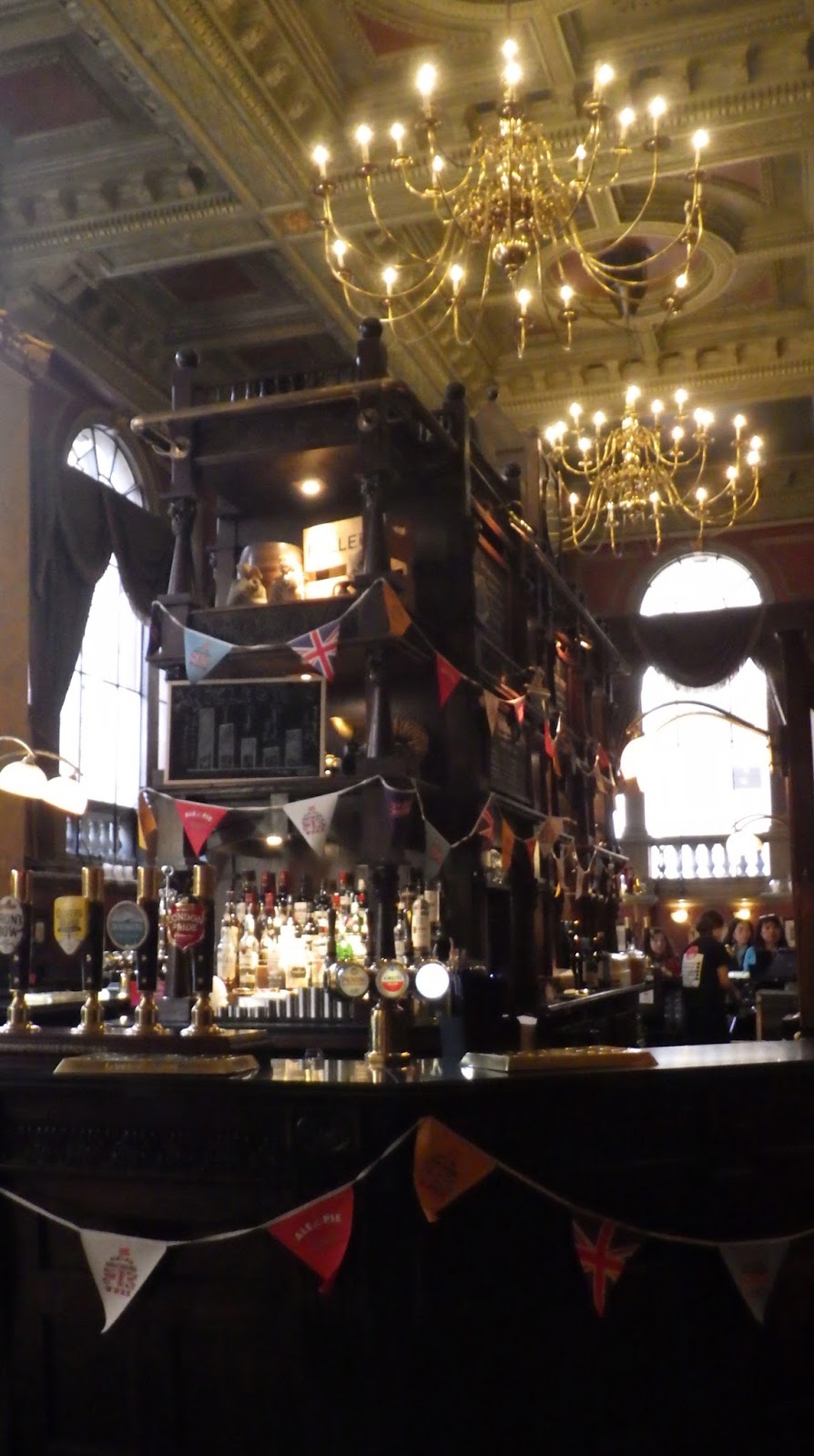 英国便り オールド・バンク･オブ･イングランド･パブ （元英国銀行のパブ）