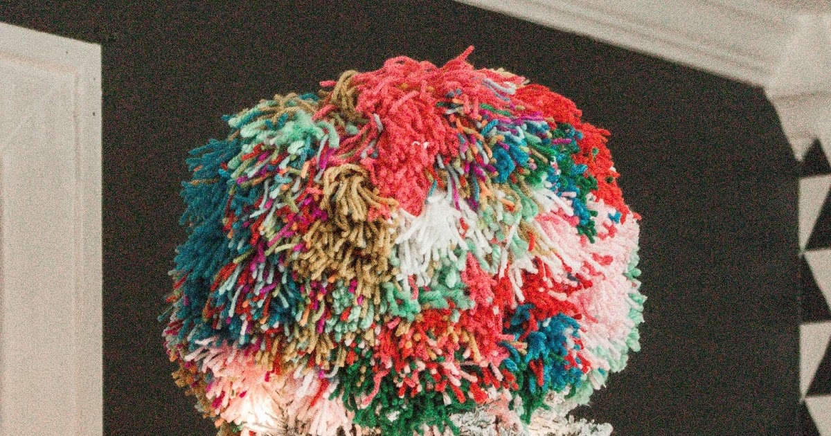DIY Giant Pom Pom Tree Topper