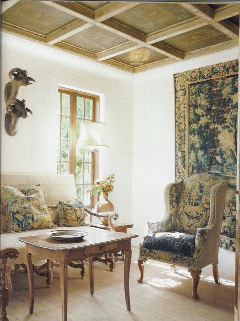 Eye For Design: Decorating With French Tapestry Upholstered Settees, Sofas, and Canapes