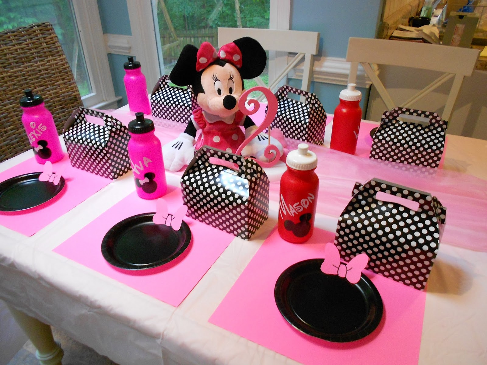 Adventures With Toddlers And Preschoolers Minnie Mouse Birthday Party 