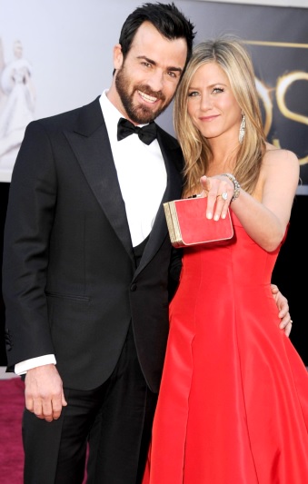 Jennifer Aniston y Justin Theroux Foto de Jennifer Aniston y Justin Theroux en la alfombra roja