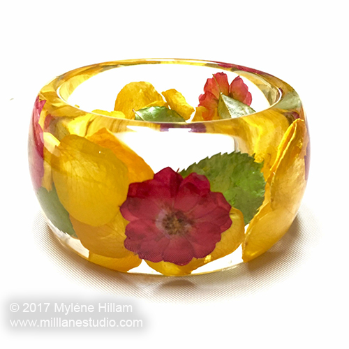 How to Preserve Flowers in Resin