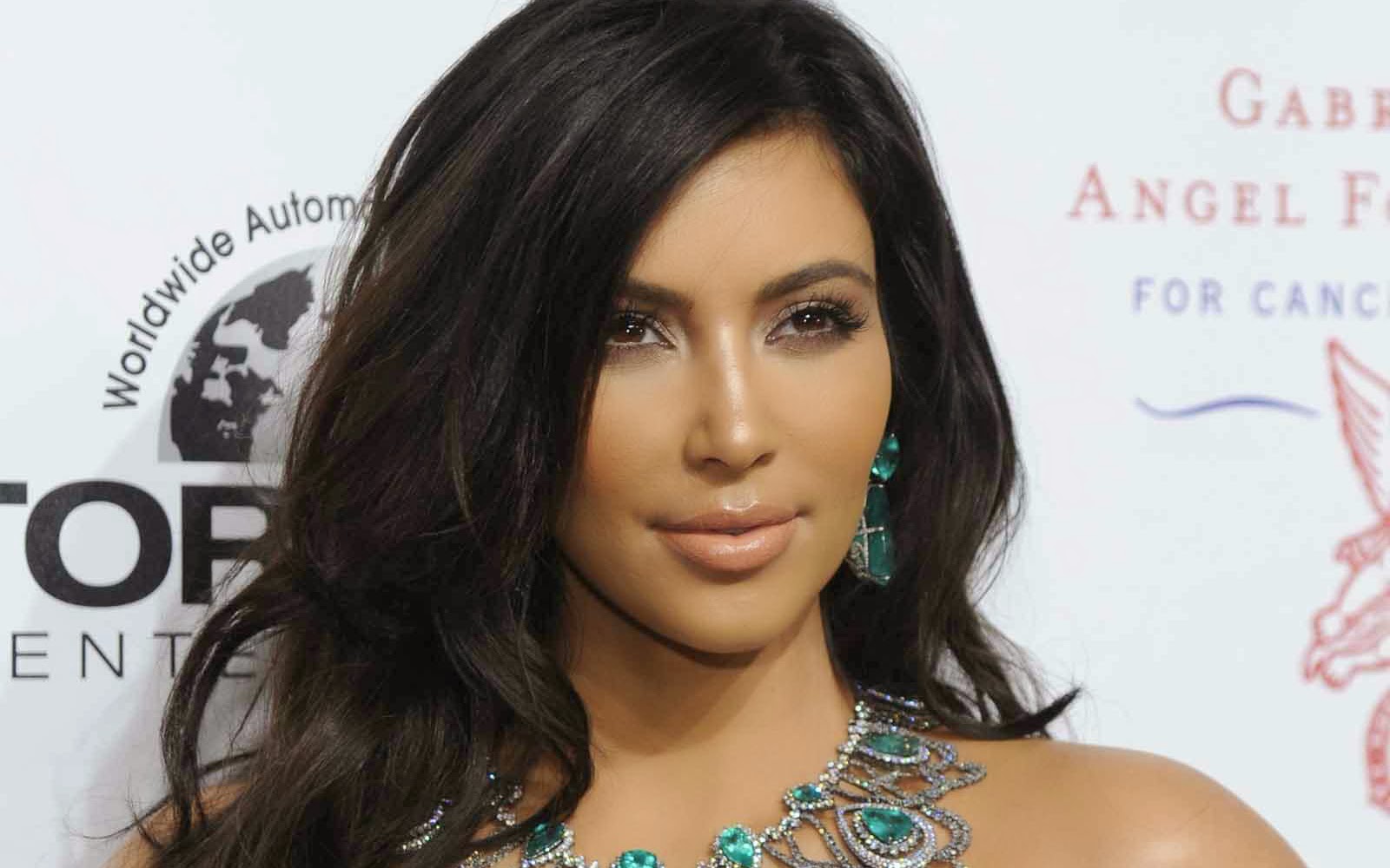 Vintage Allure What Beauty Products Does Kim Kardashian Use? Create