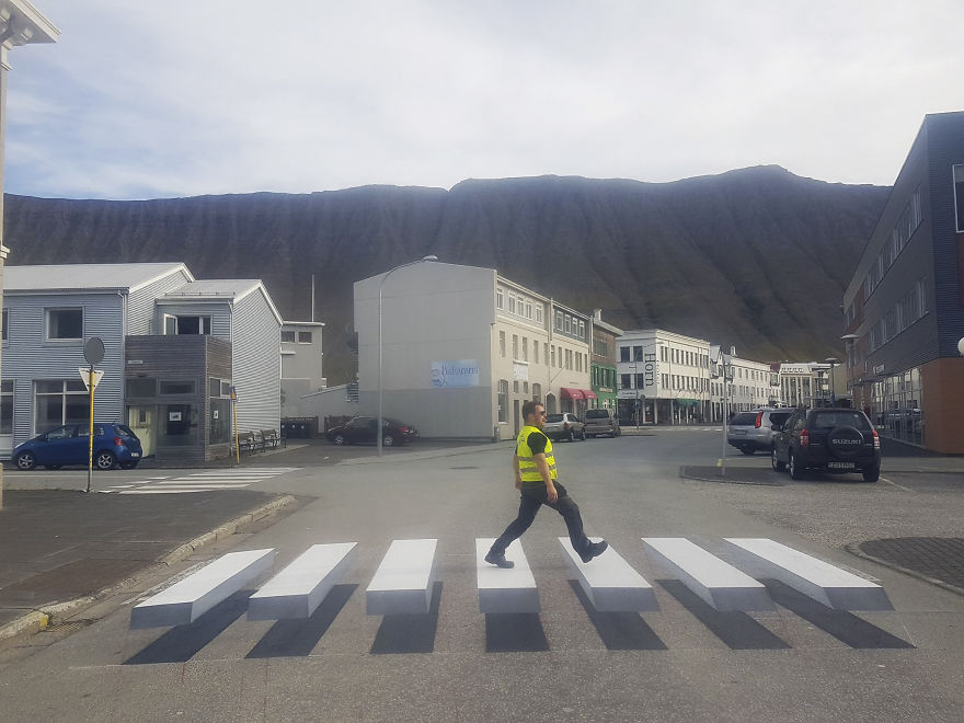 With 3D Zebra Crosswalk, This Town In Iceland Found The Perfect Way To Slow Down Speeding Cars With 3D Zebra Crosswalk, This Town In Iceland Found The Perfect Way To Slow Down Speeding Cars