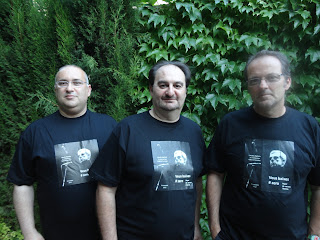 Gabriel de la S.T. Sampol, Joan Manuel Pérez i Pinya i Miquel Àngel Llauger, del consell de redacció de Veus baixes, en la presentació del número 0 a Can Alcover, a Palma, el 31 de maig de 2012