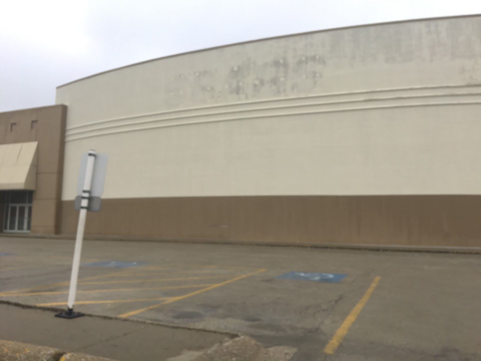 Round 1 Bowling and Arcade Center in North Riverside Park Mall in North  Riverside IL, former Sears and it started out as a Montgomery Ward. :  r/NotFoolingAnybody
