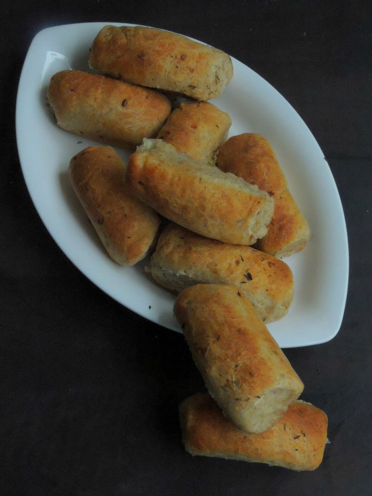Priya's Versatile Recipes Mozzarella Stuffed Bread Sticks/Eggless