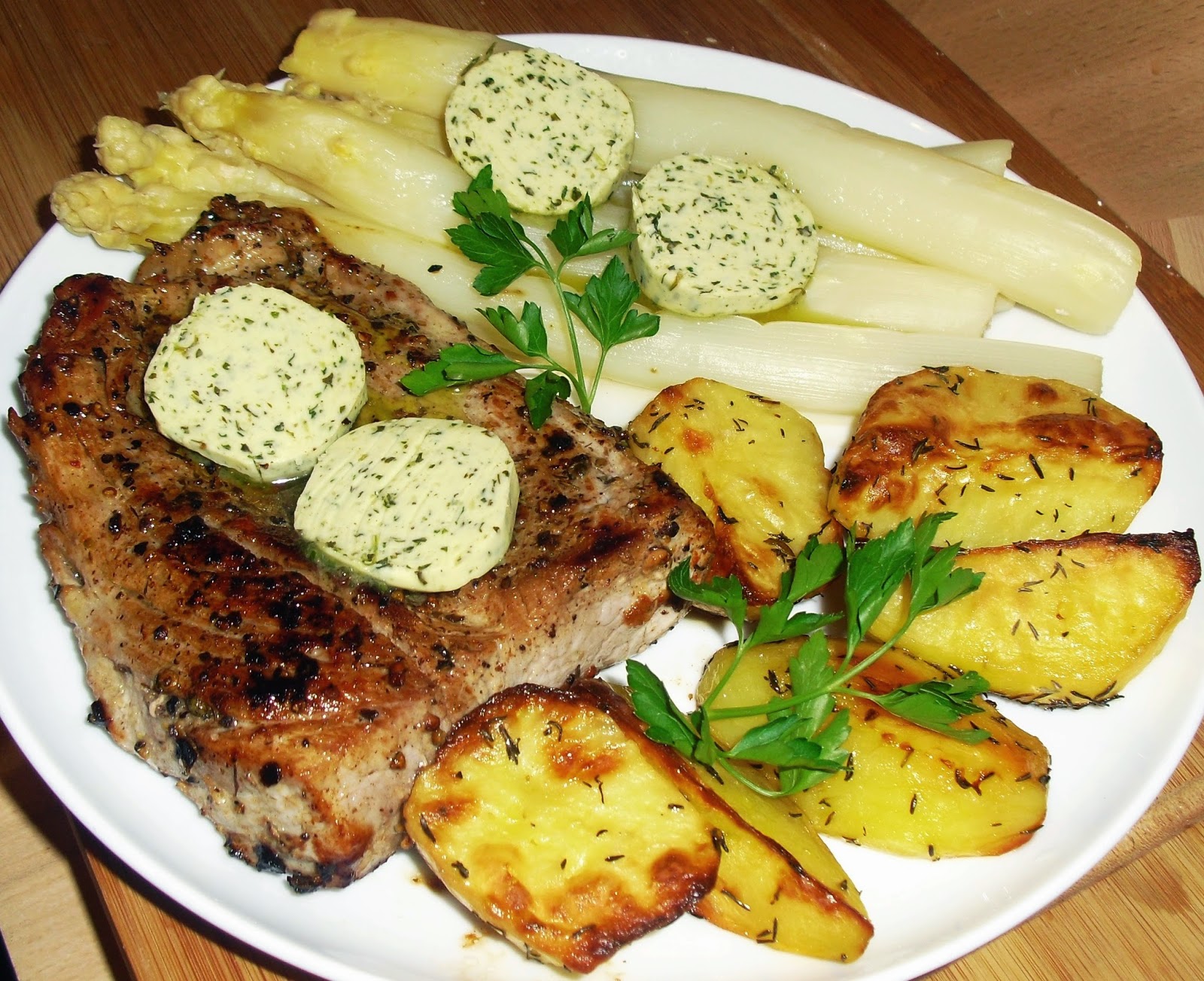 Futtern wie bei Muttern: Schweinefilet mit Spargel und Thymian ...