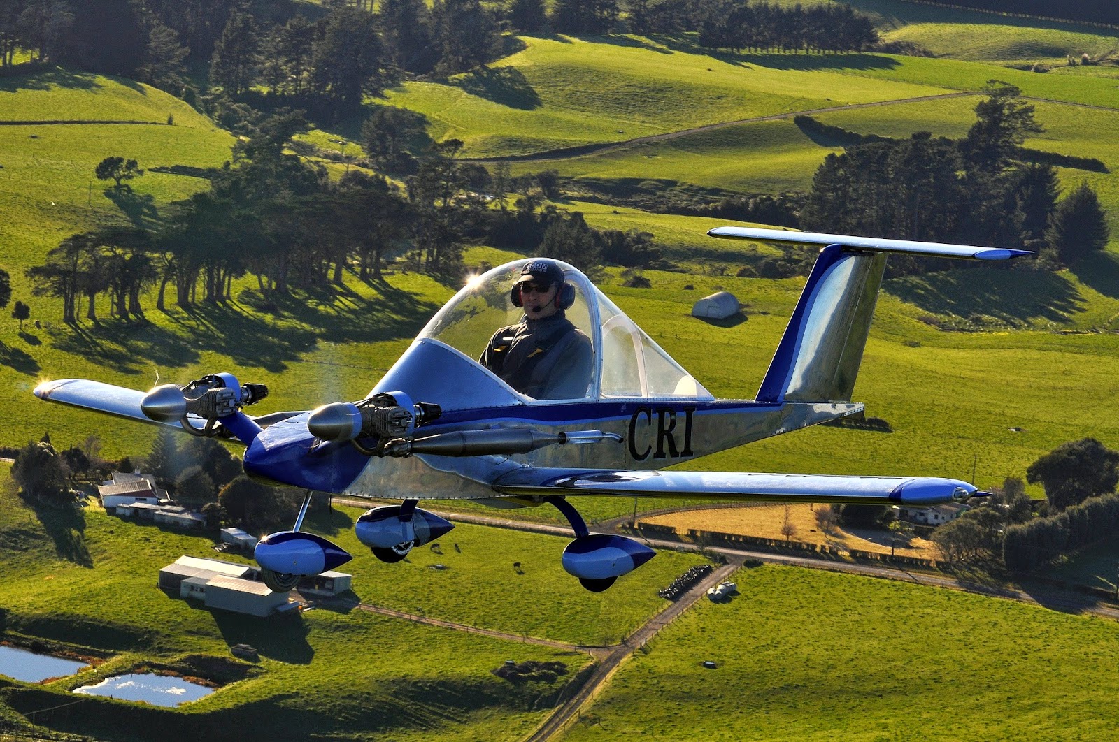 мэн самолеты. мишель коломбан и его самолёты. самолет бизнес джет. невероятная жизнь уолтера митти фильм. люди в самолете.